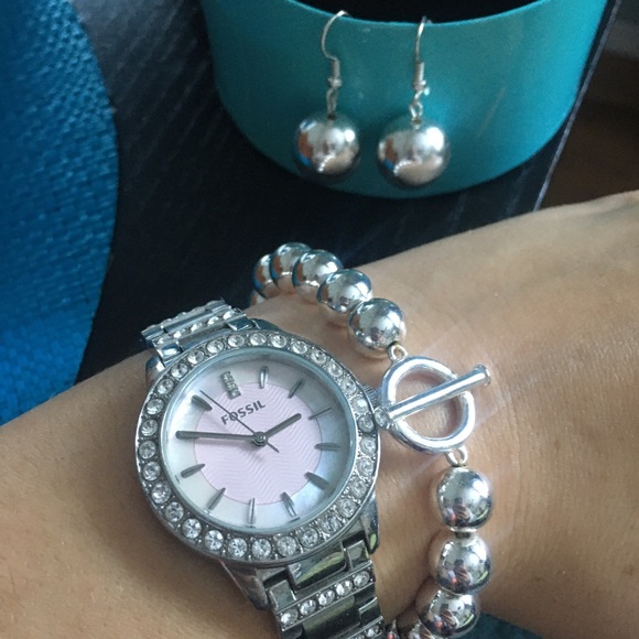 Fossil silver watch with matching jewelry set - Picture 1 of 6